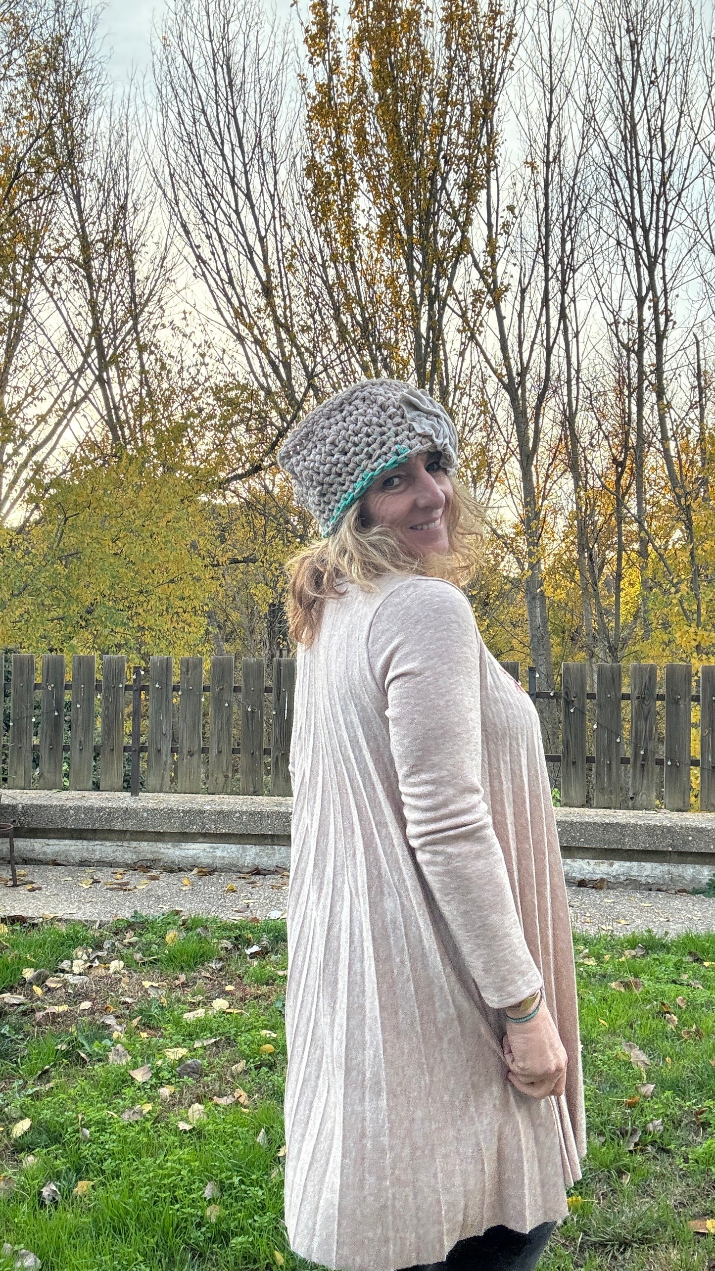 Vestido plisado, beige