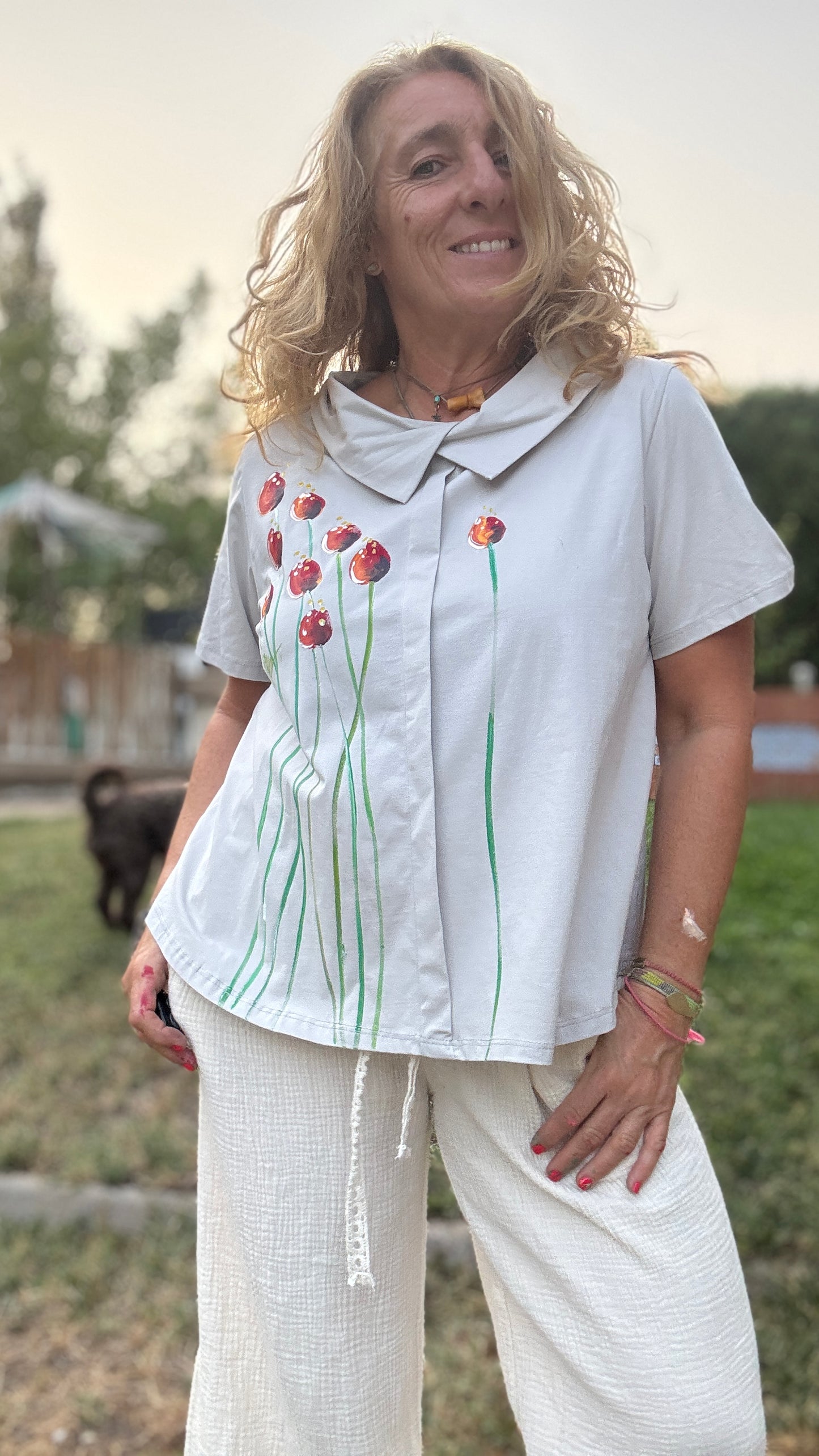 Camiseta cuello beige