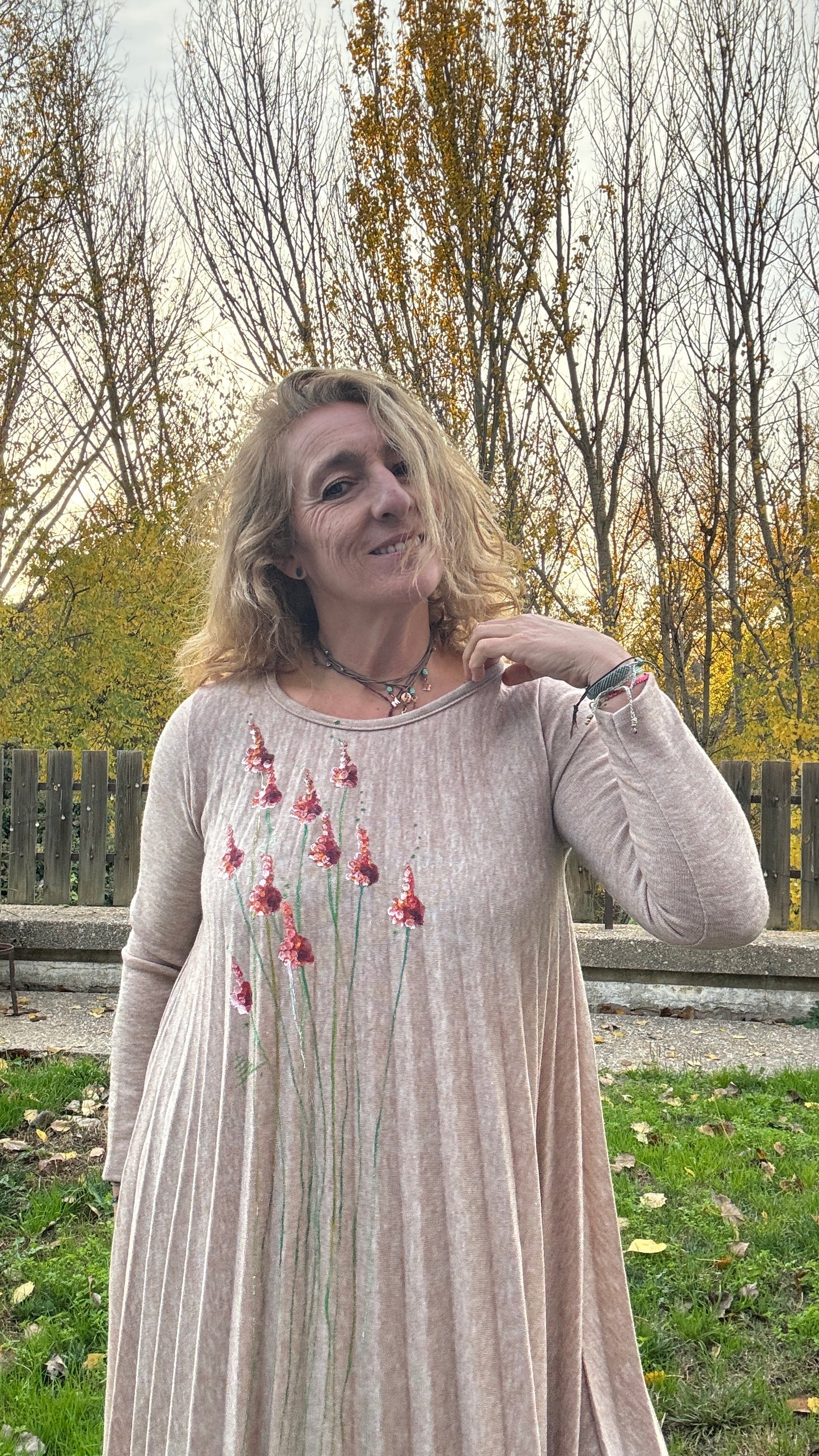 Vestido plisado, beige