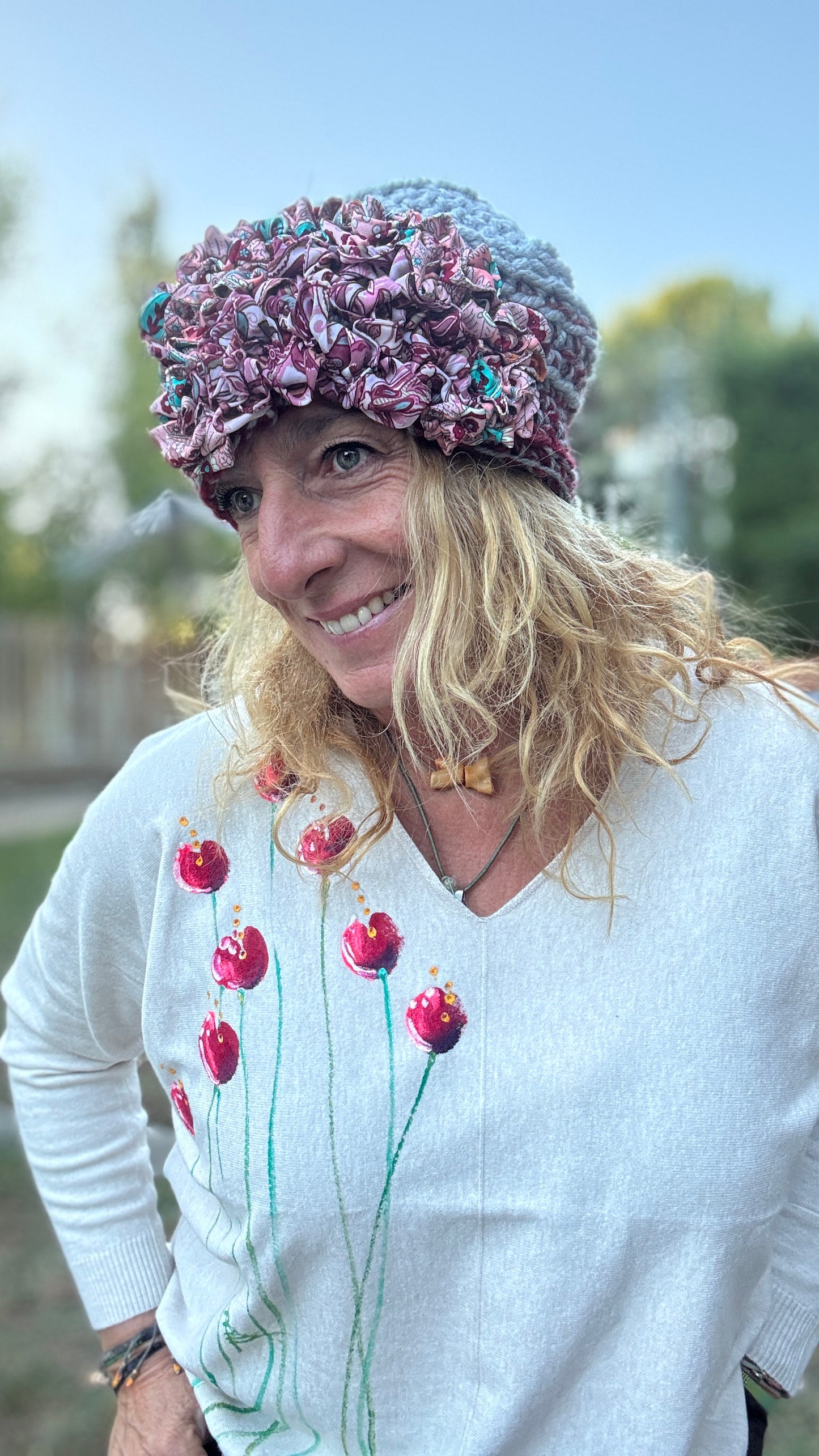 Gorro gris - adorno rosa