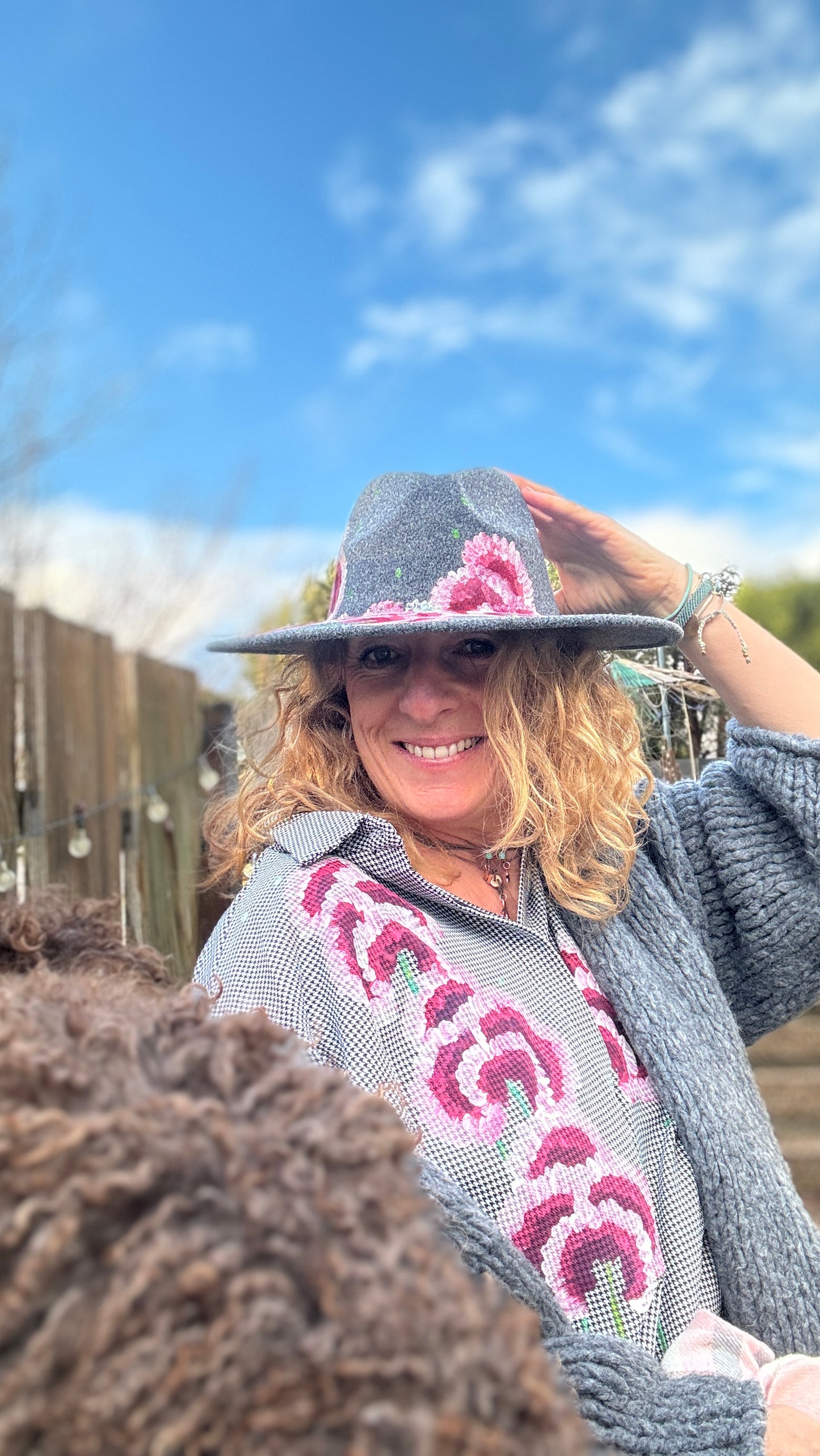Sombrero, rígido gris