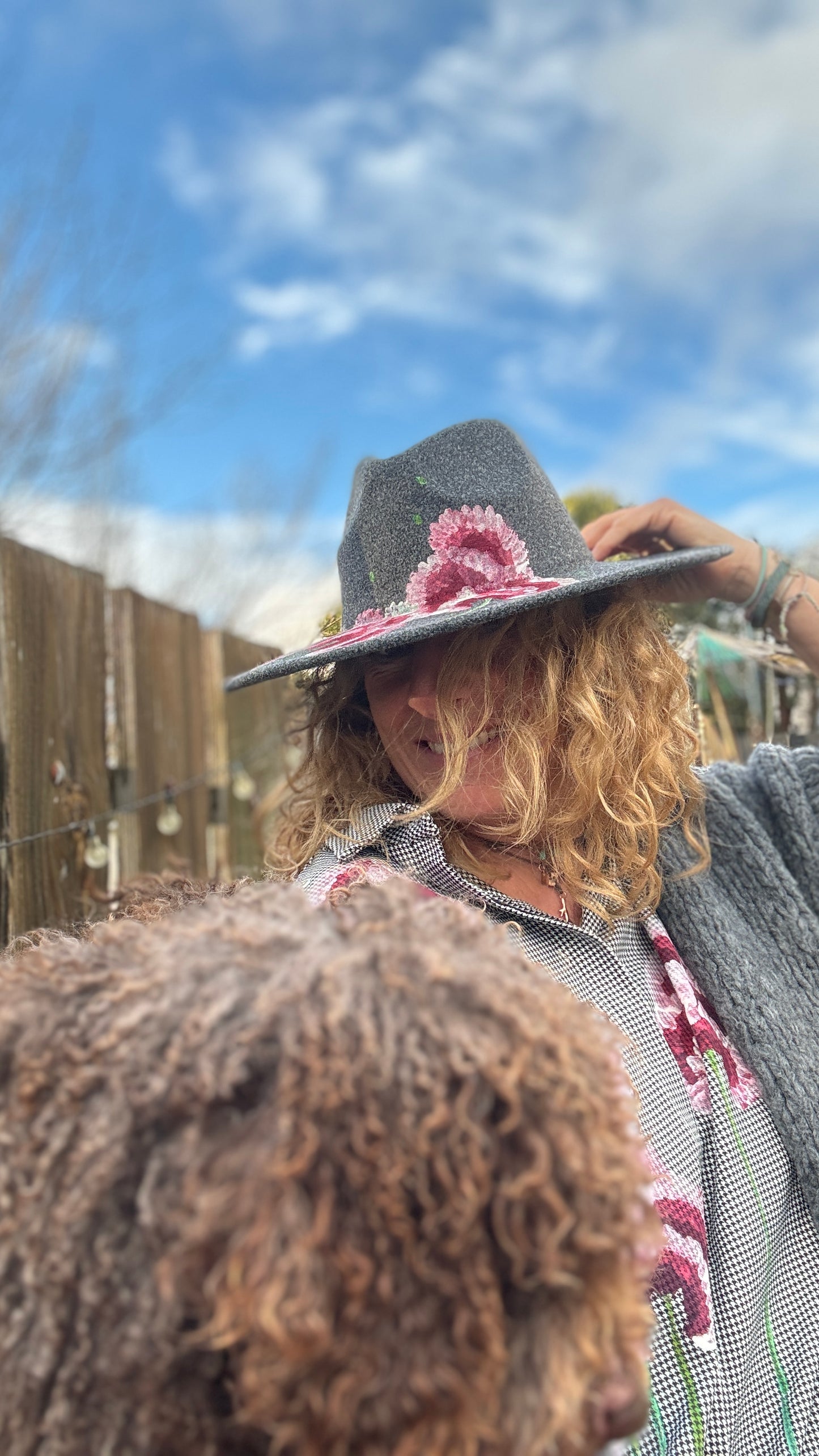 Sombrero, rígido gris