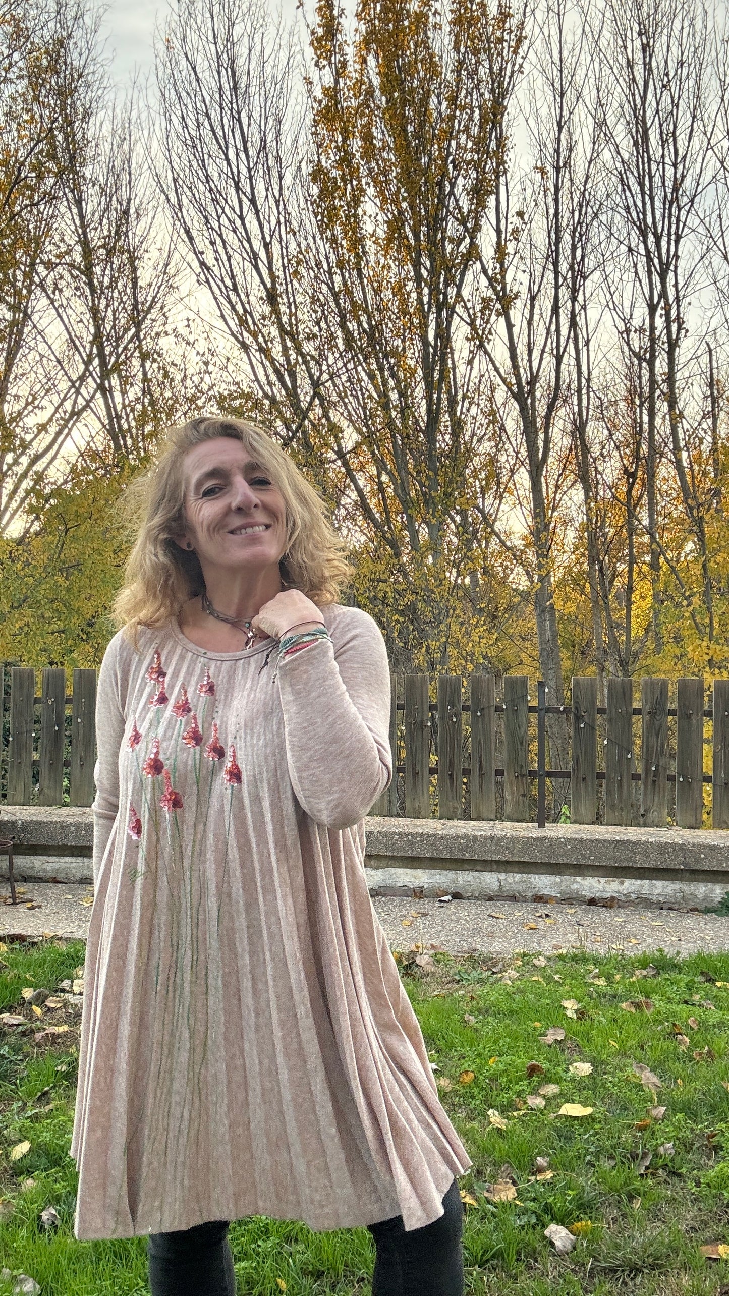 Vestido plisado, beige