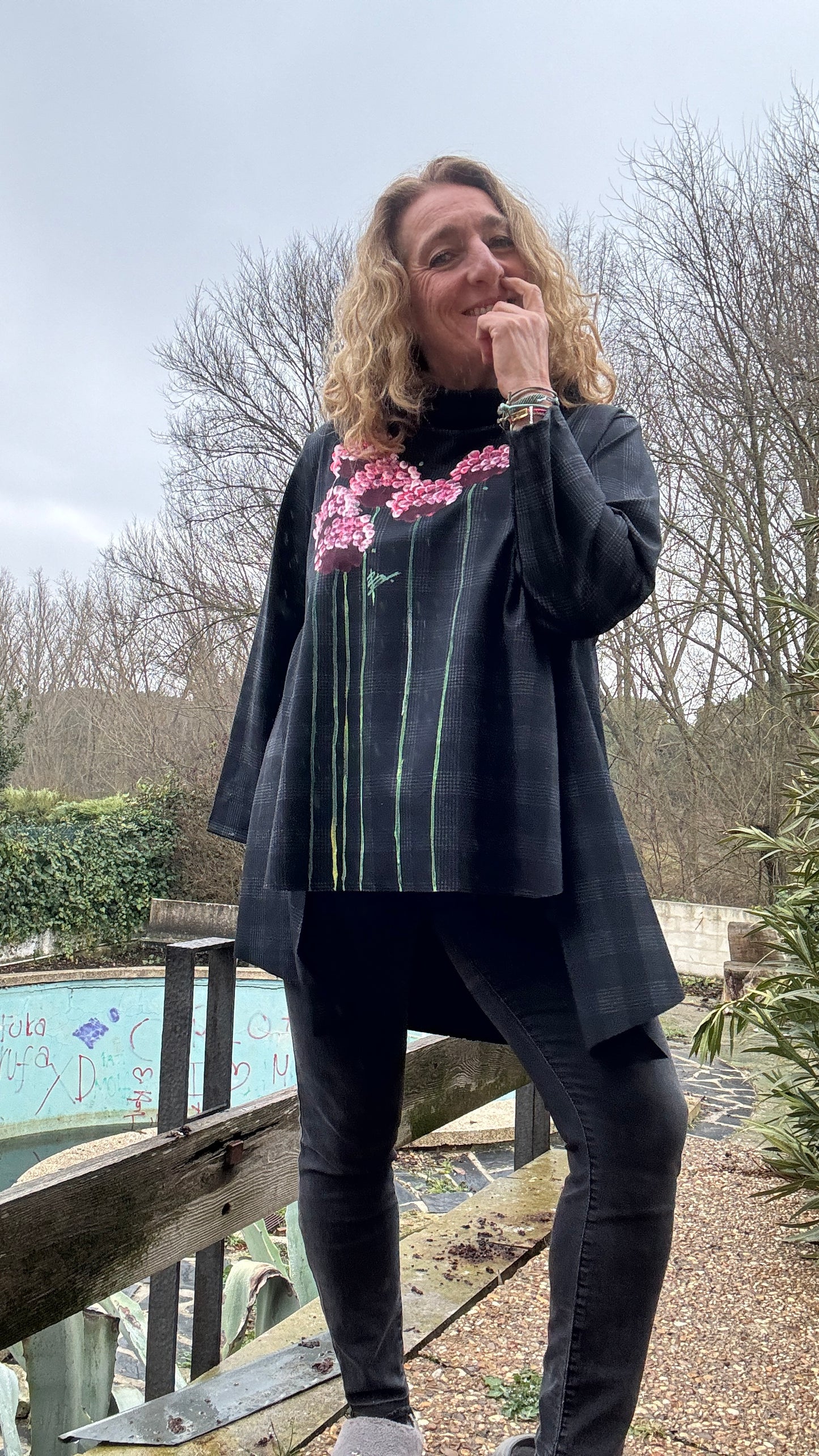 Blusa cuadros negra