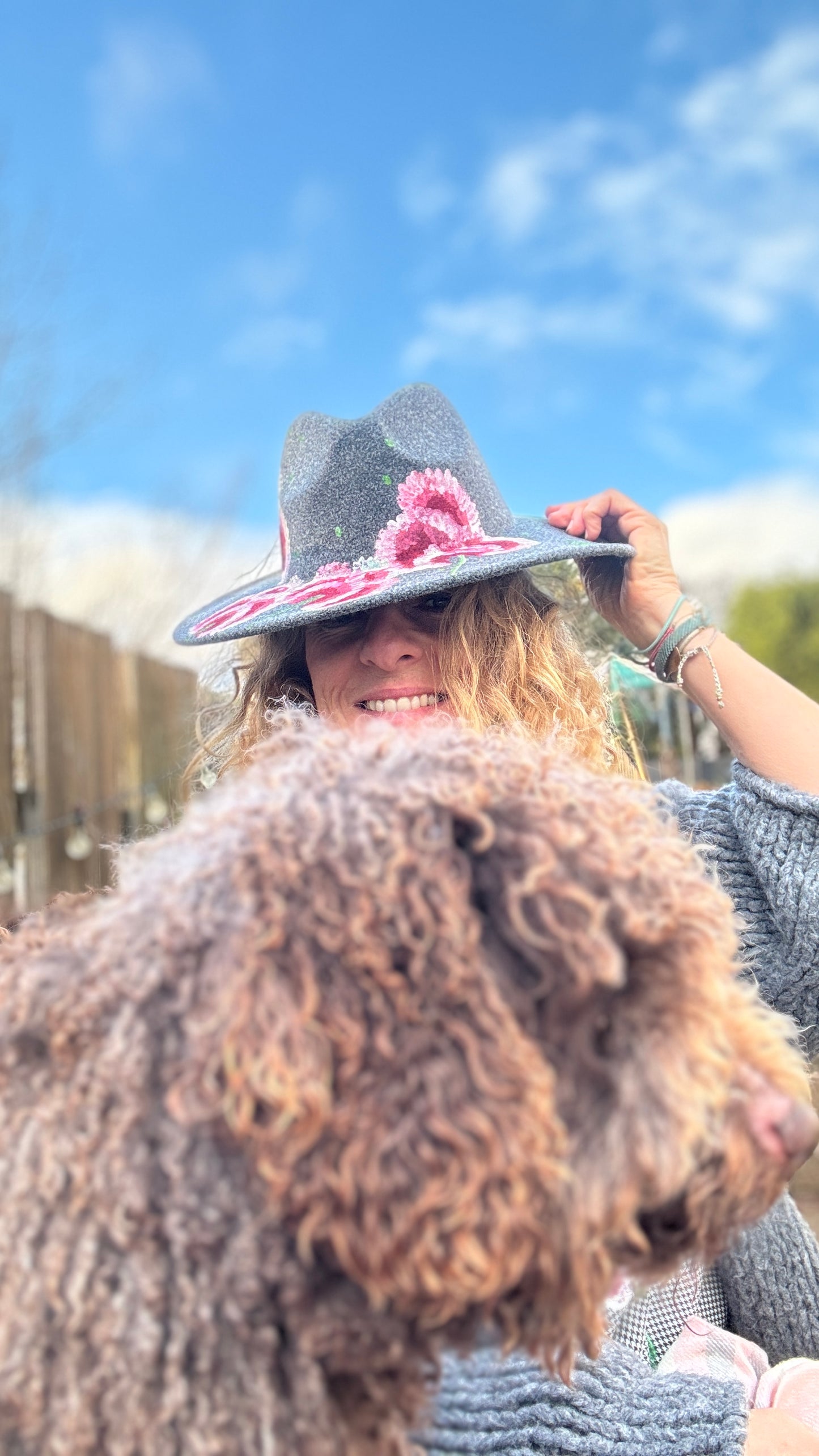 Sombrero, rígido gris