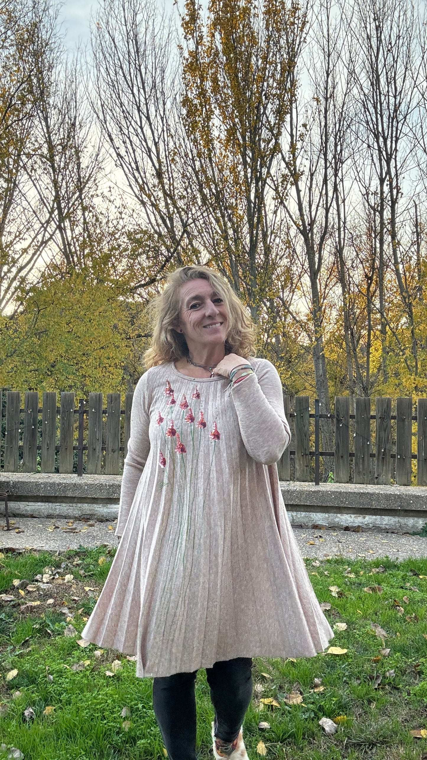 Vestido plisado, beige