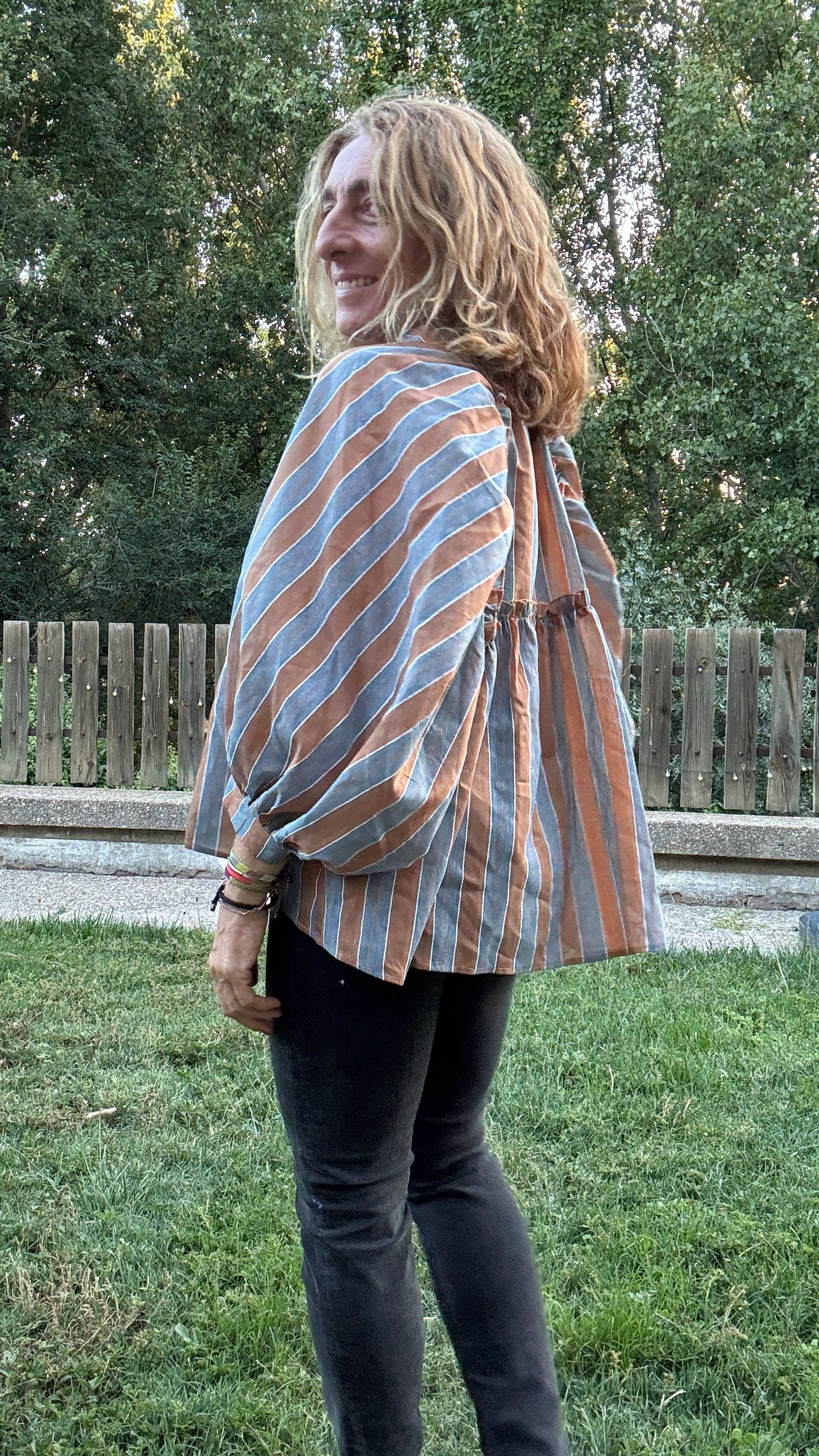 Blusa raya camel