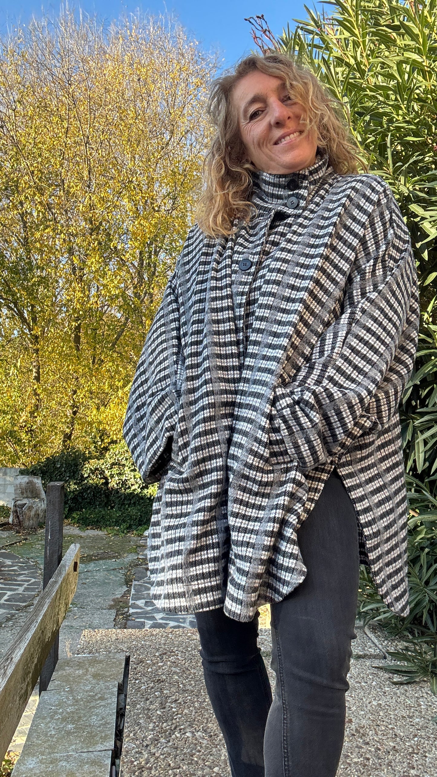 Abrigo oversize cuadros gris