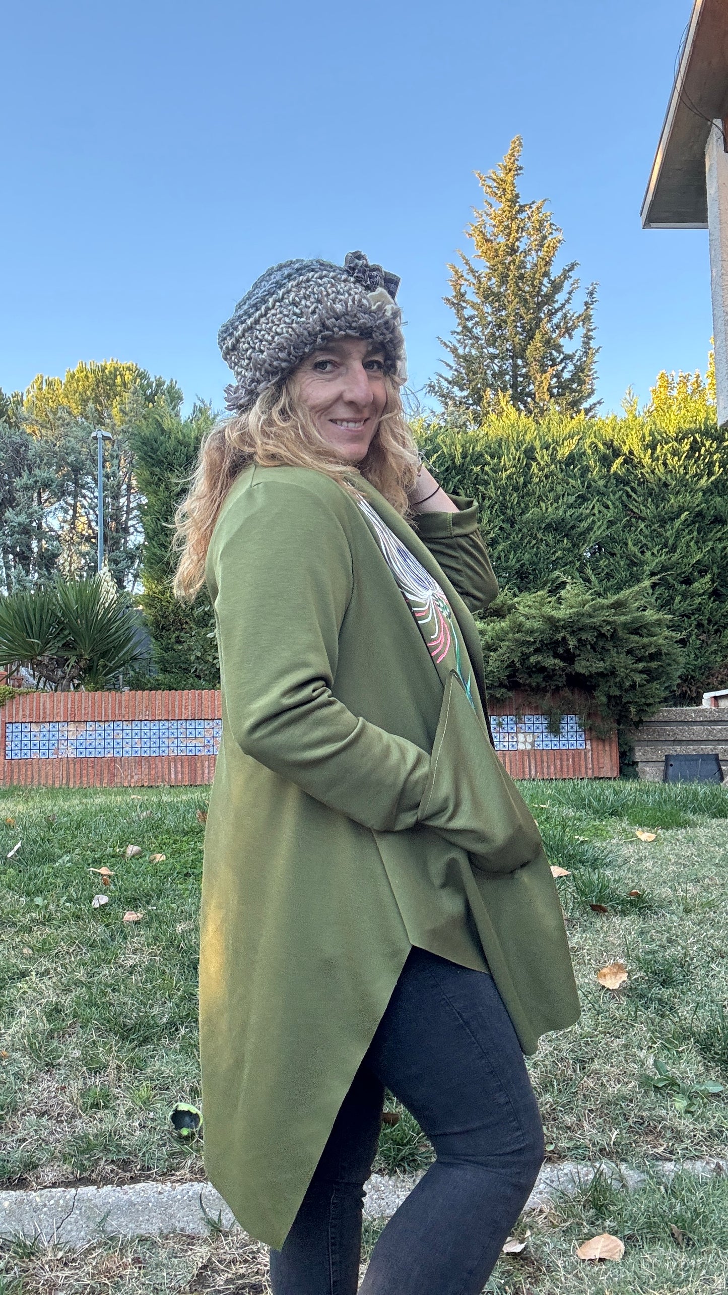 Chaqueta asimétrica verde oliva