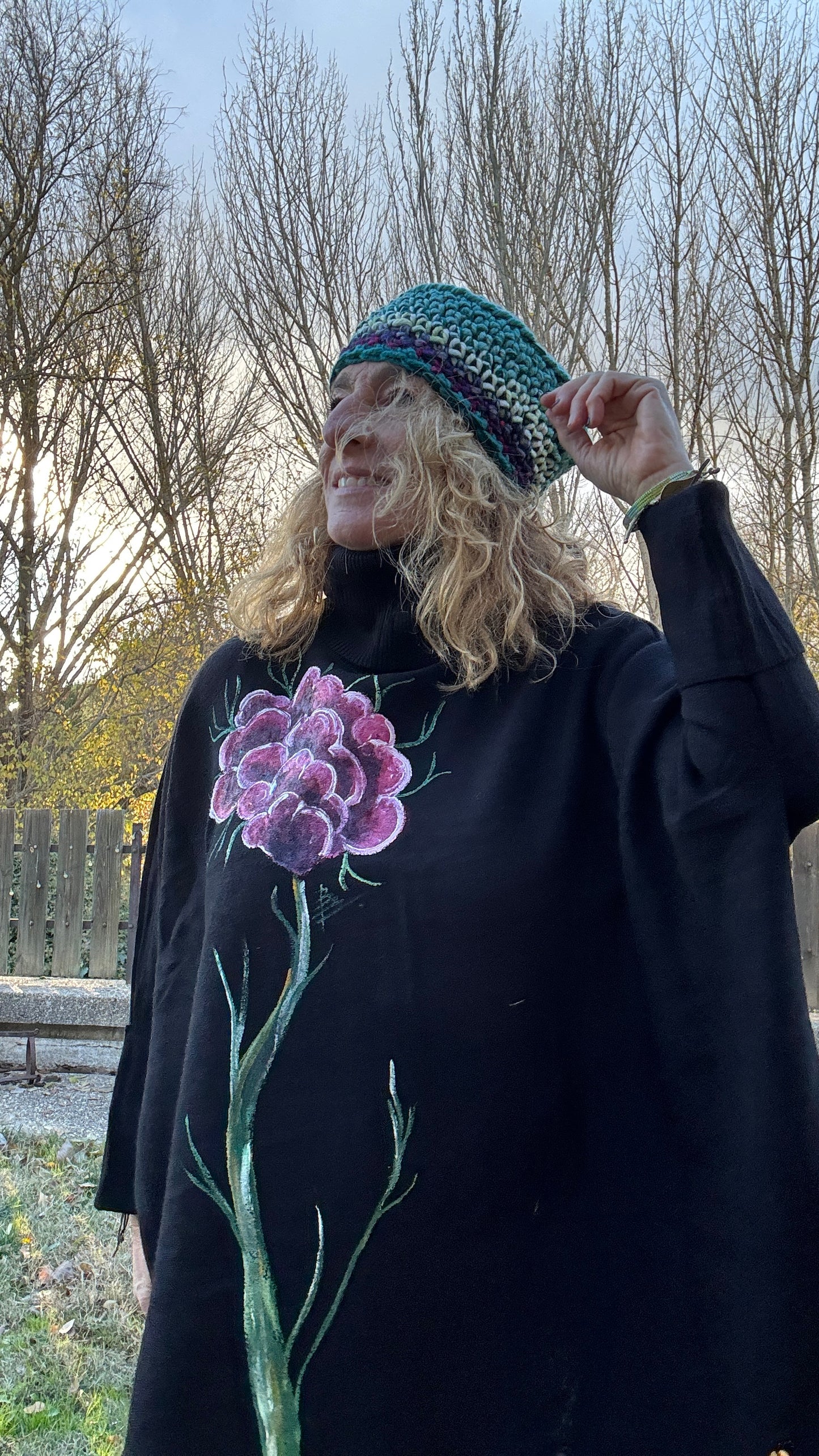 Jersey súper over cuello negro