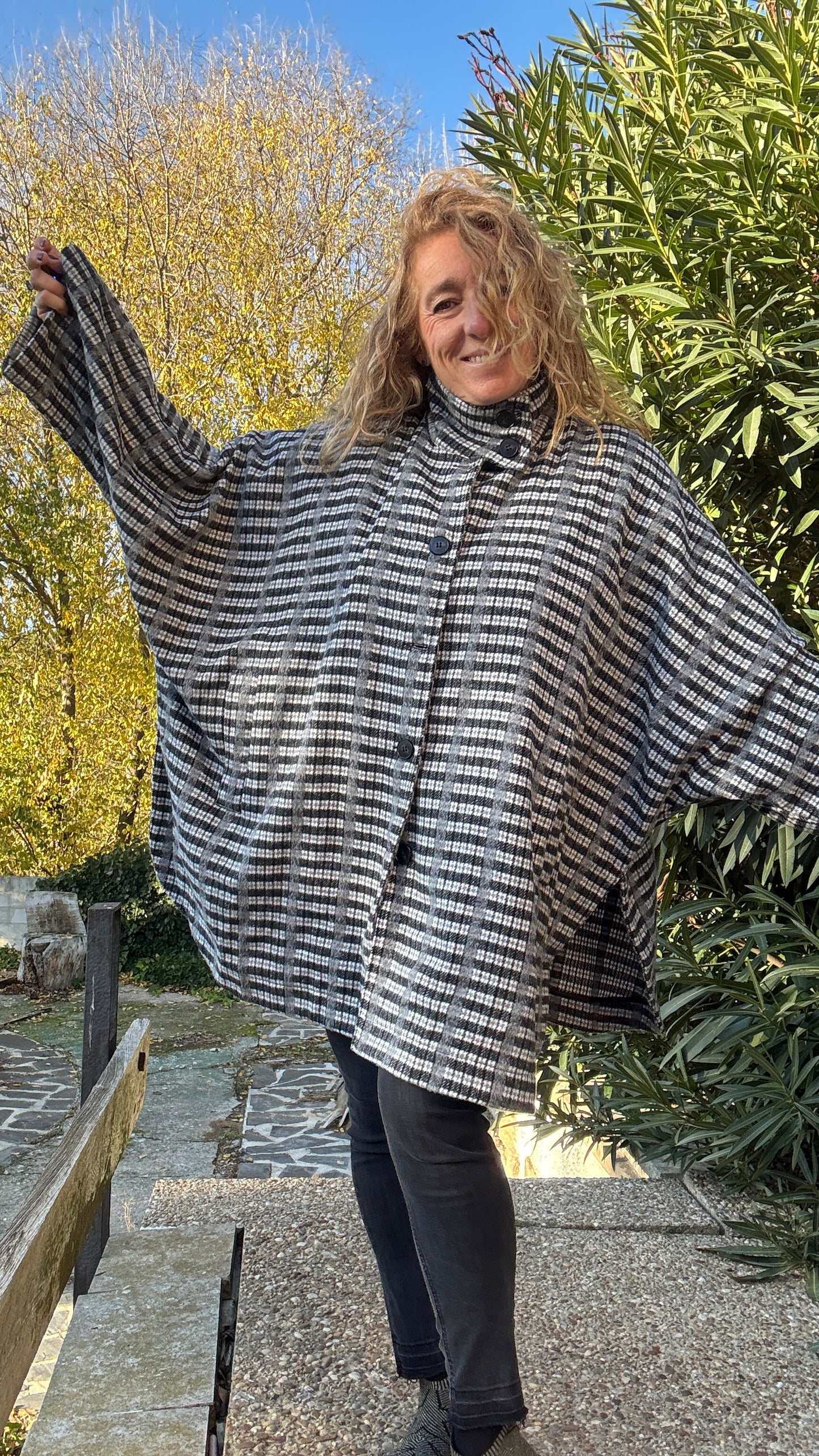 Abrigo oversize cuadros gris