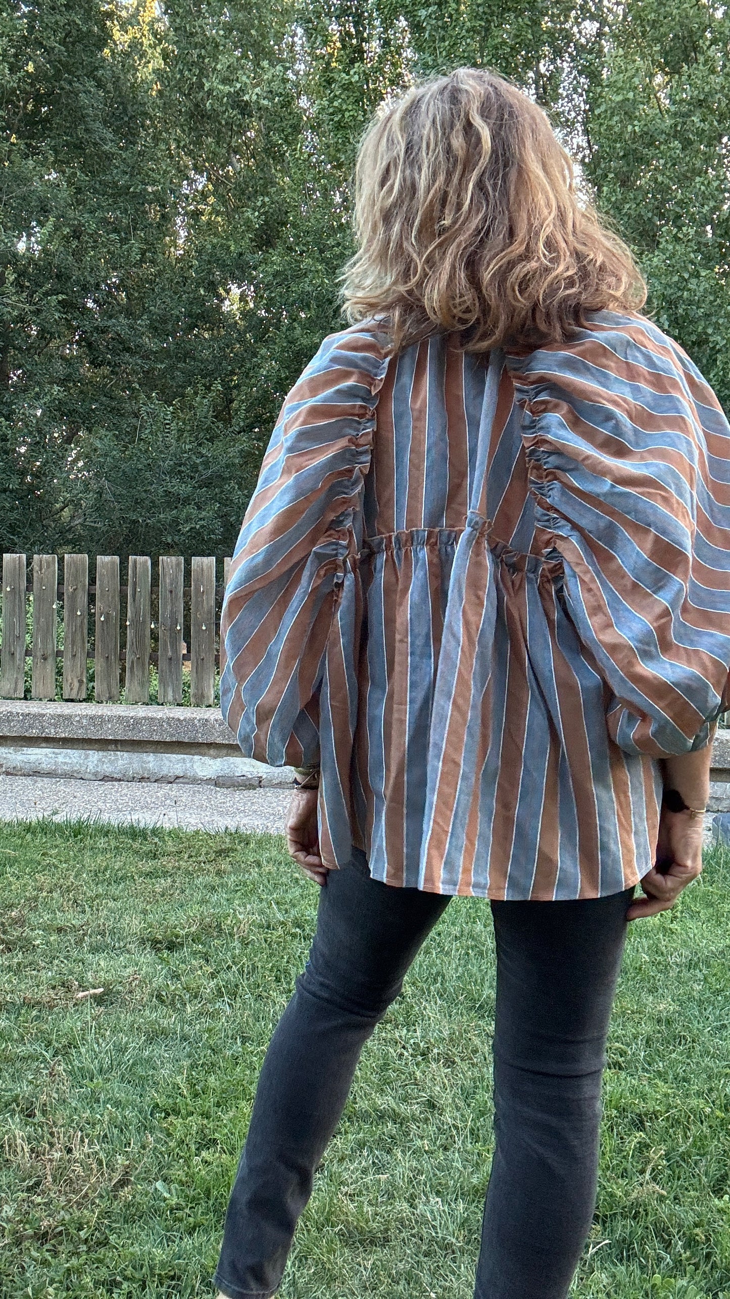 Blusa raya camel