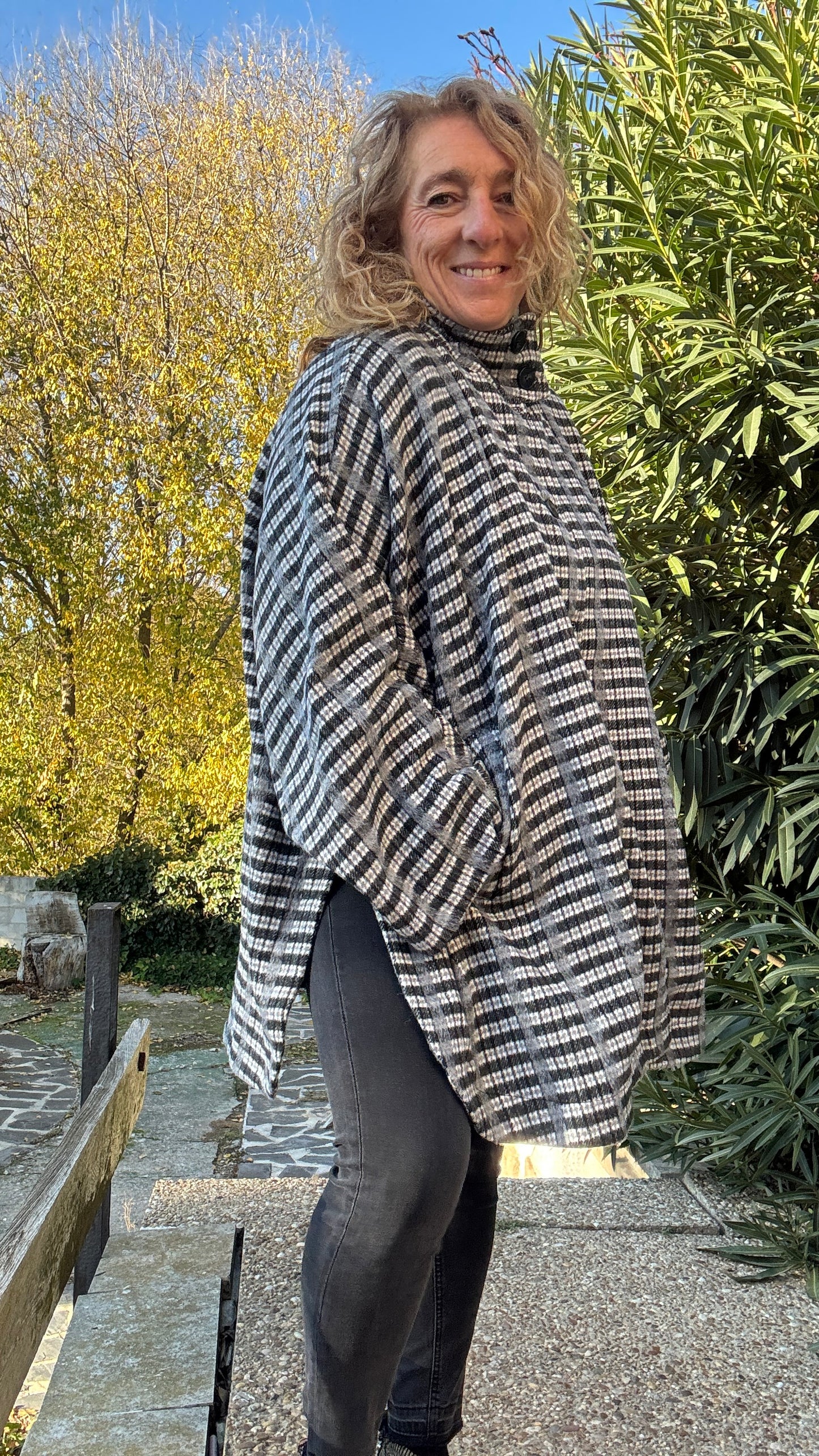 Abrigo oversize cuadros gris