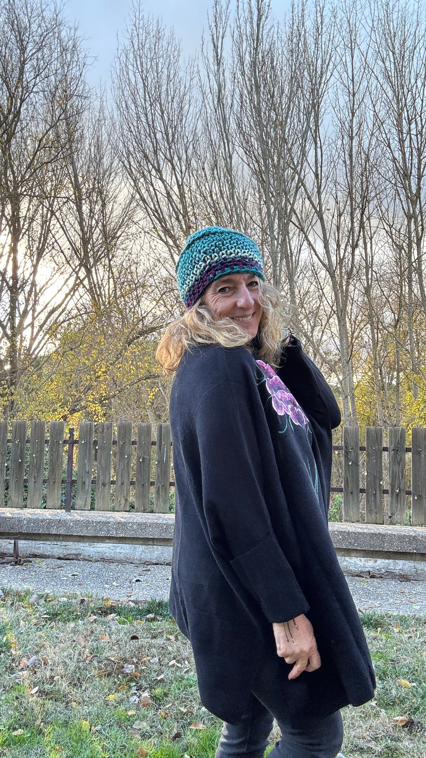 Jersey súper over cuello negro