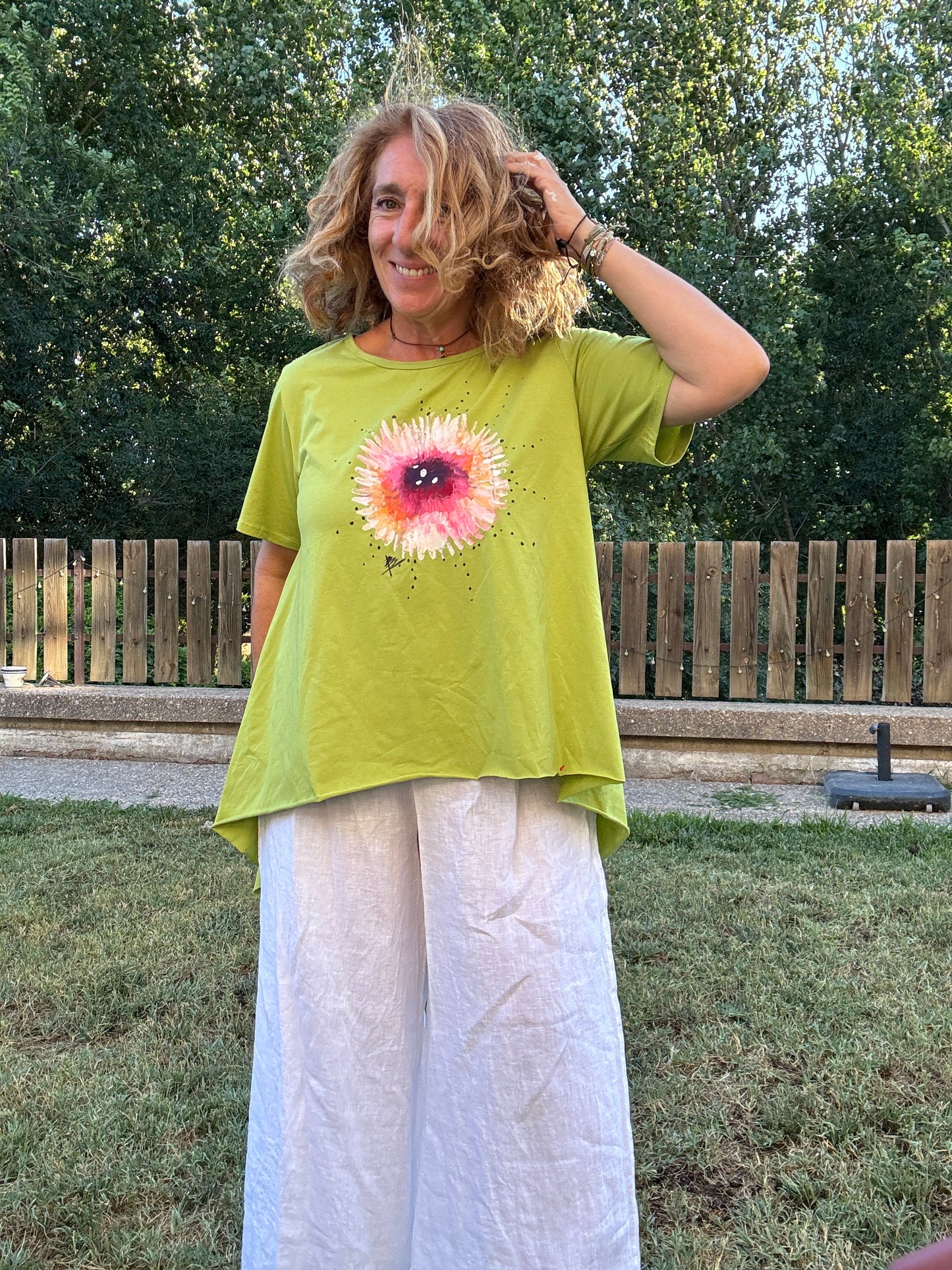 Camiseta asimétrica pistacho