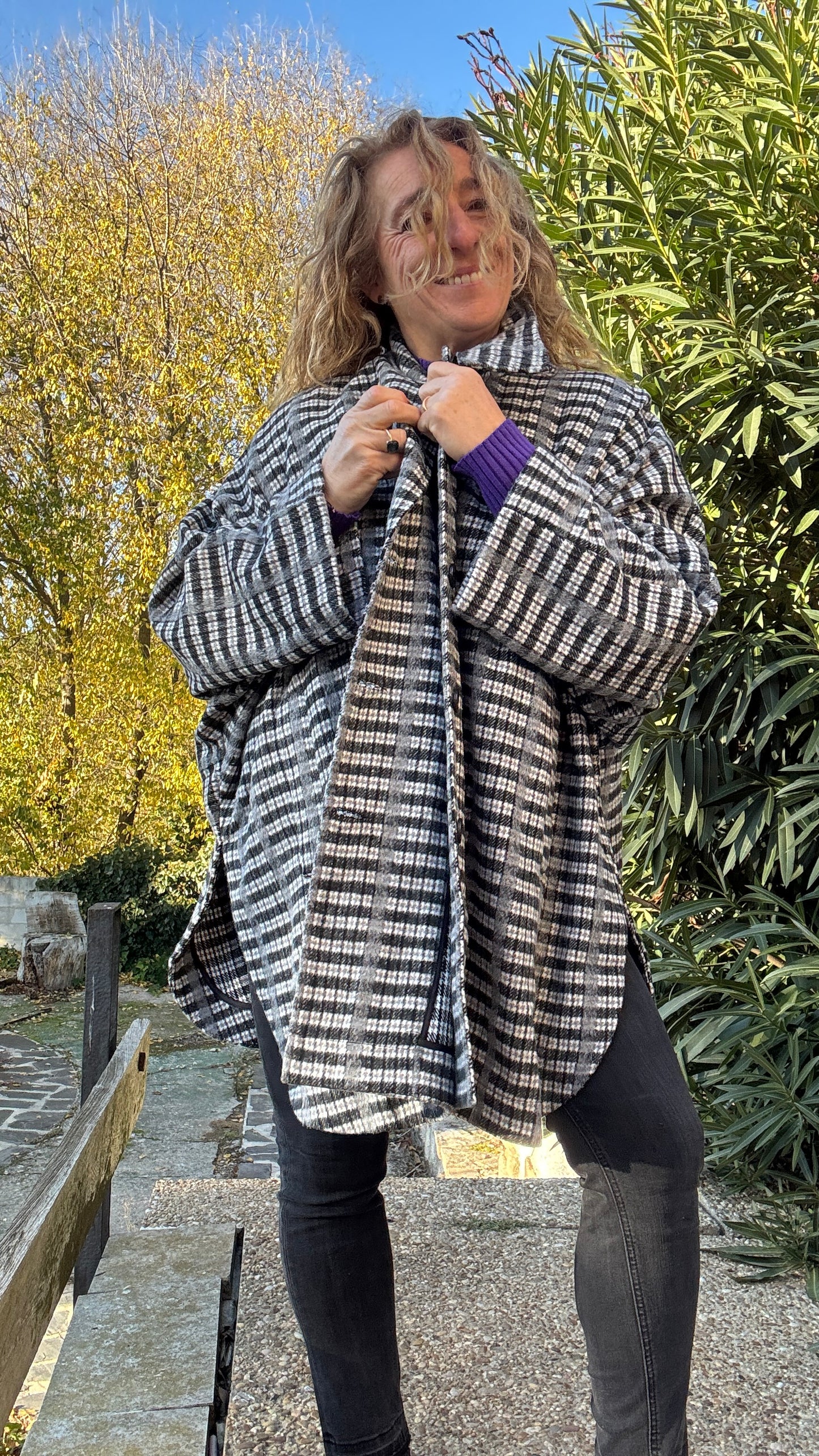 Abrigo oversize cuadros gris