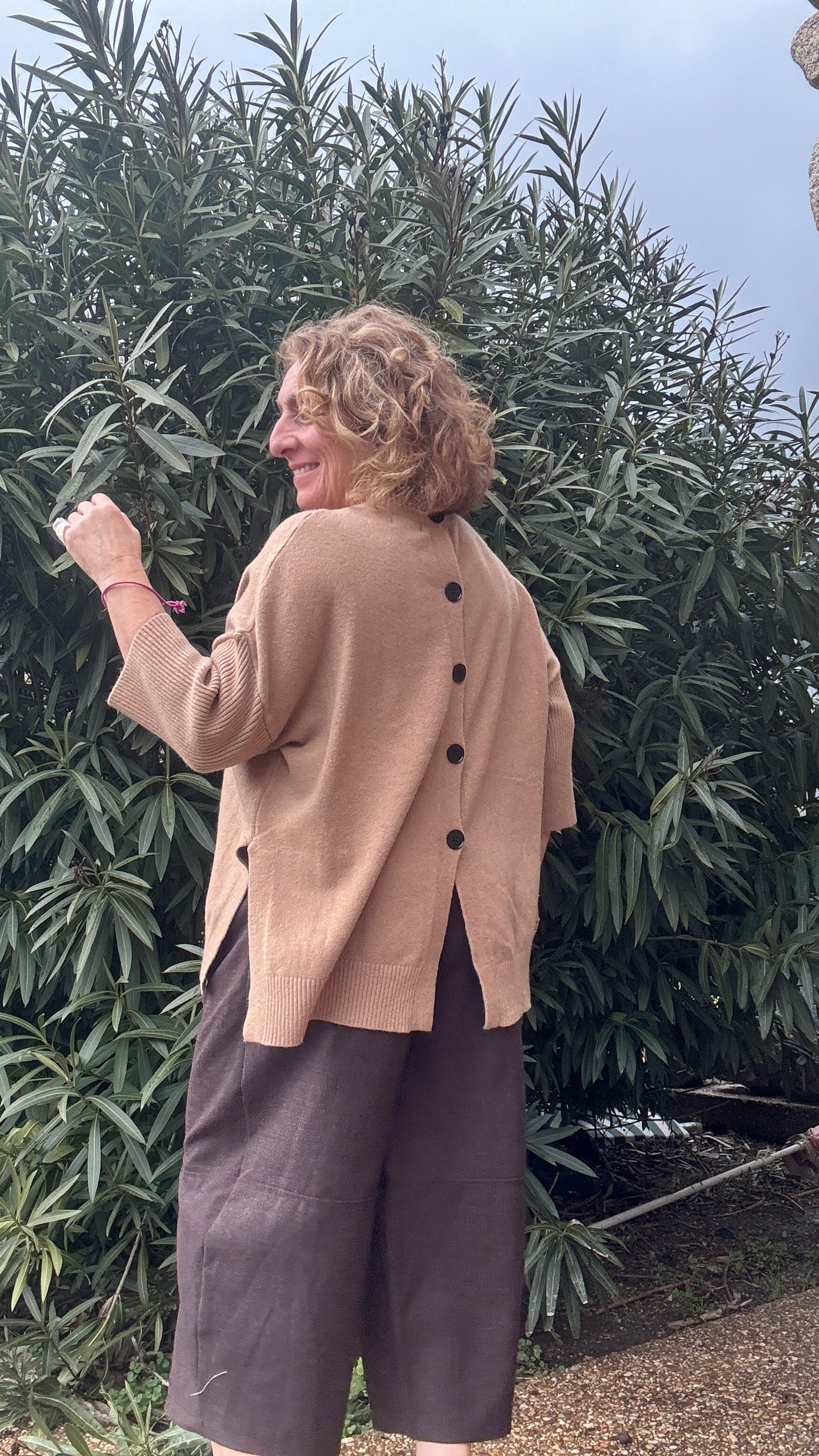 Jersey botones espalda camel