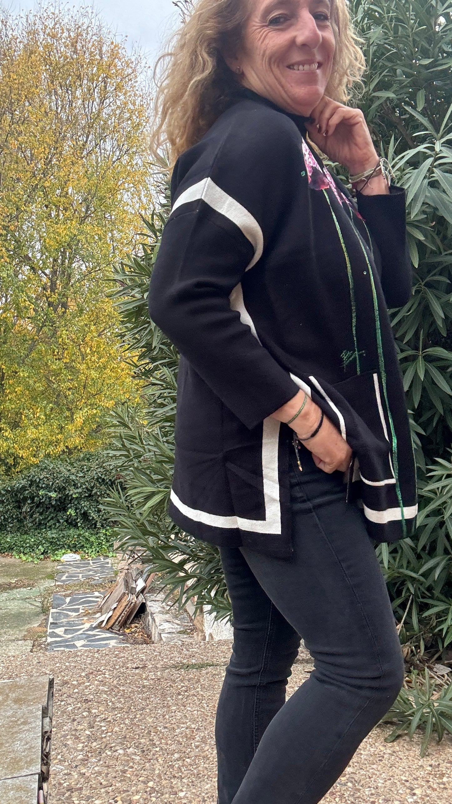 Jersey negro raya crudo