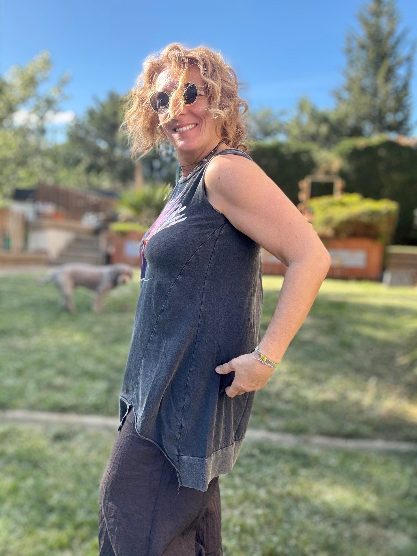 Camiseta larga gris