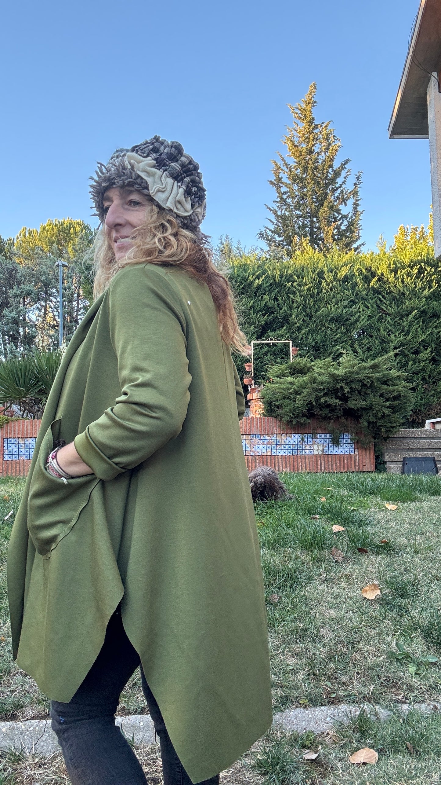 Chaqueta asimétrica verde oliva