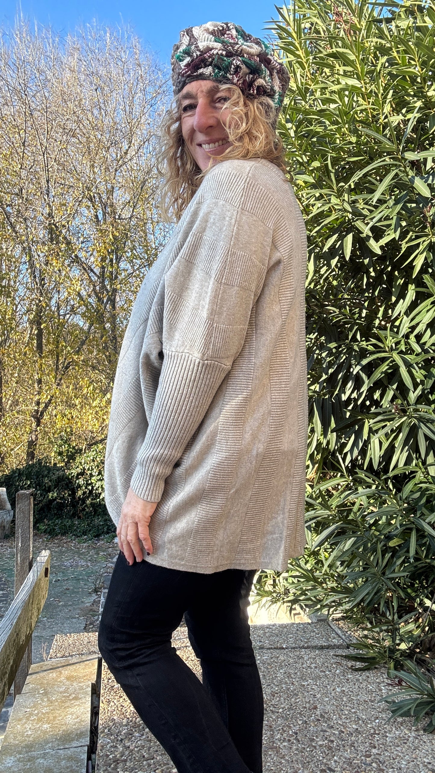 Jersey cuello pico beige