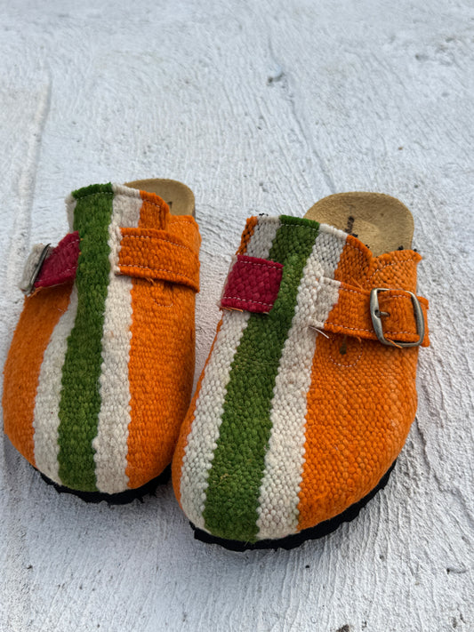 Zueco naranja raya verde
