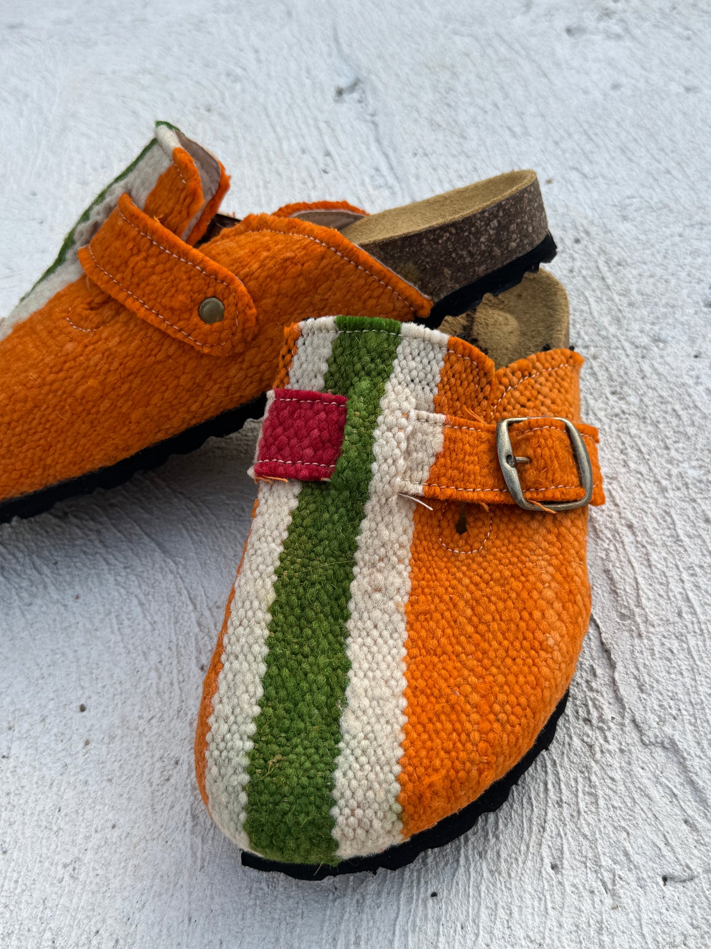 Zueco naranja raya verde