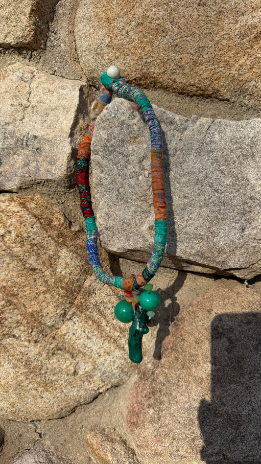 Collar seda coral verde