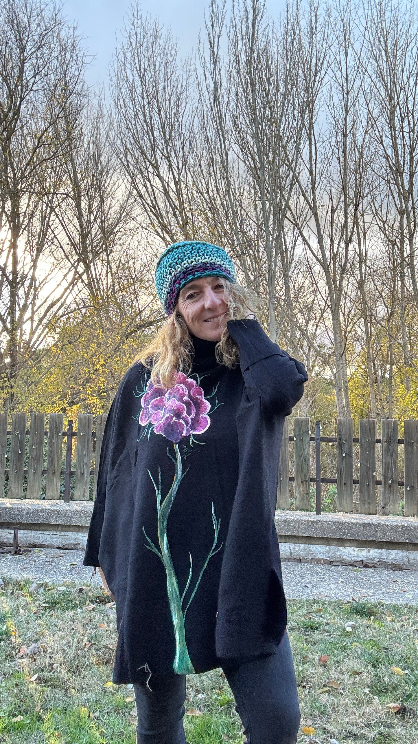 Jersey súper over cuello negro