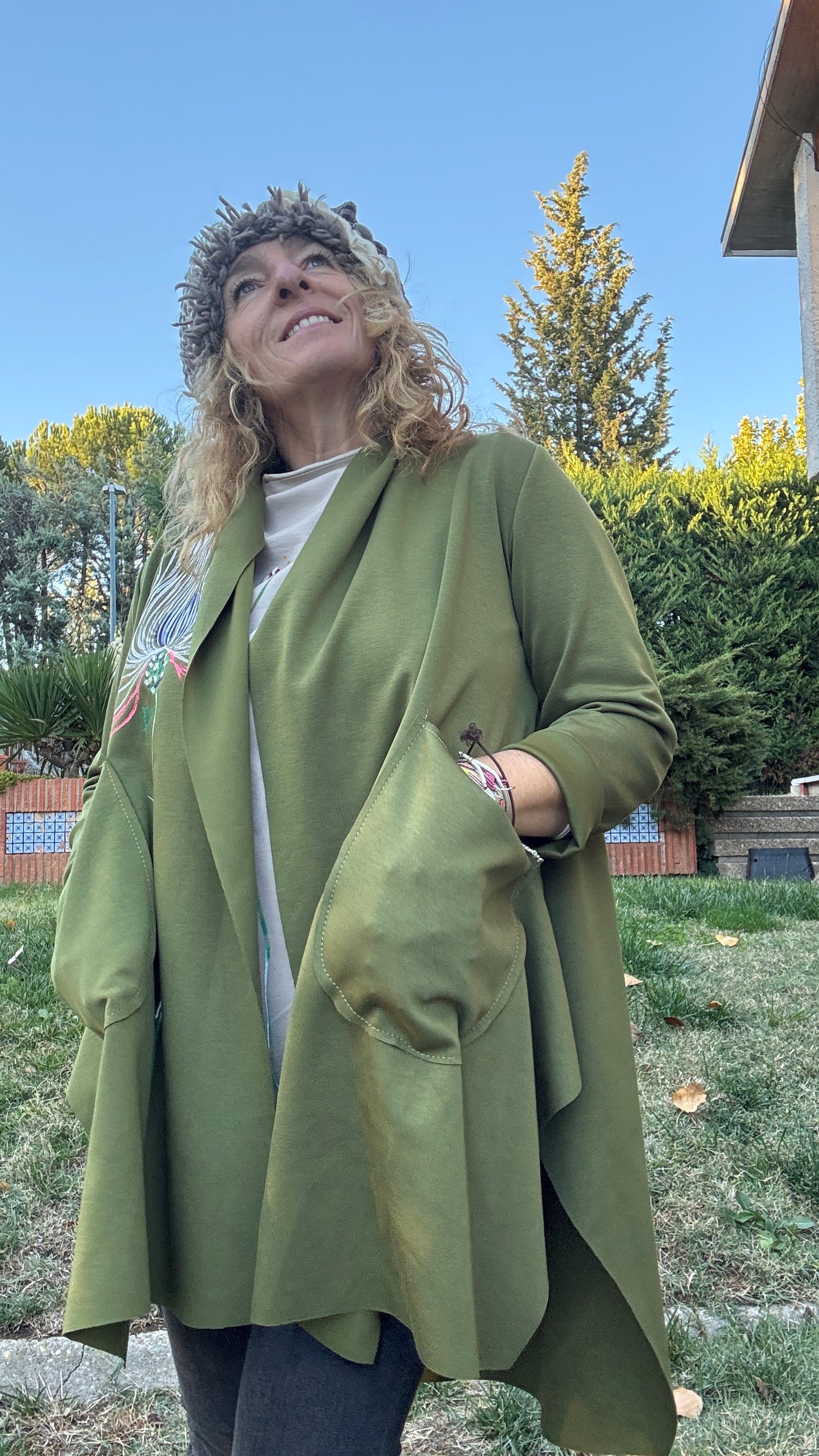 Chaqueta asimétrica verde oliva