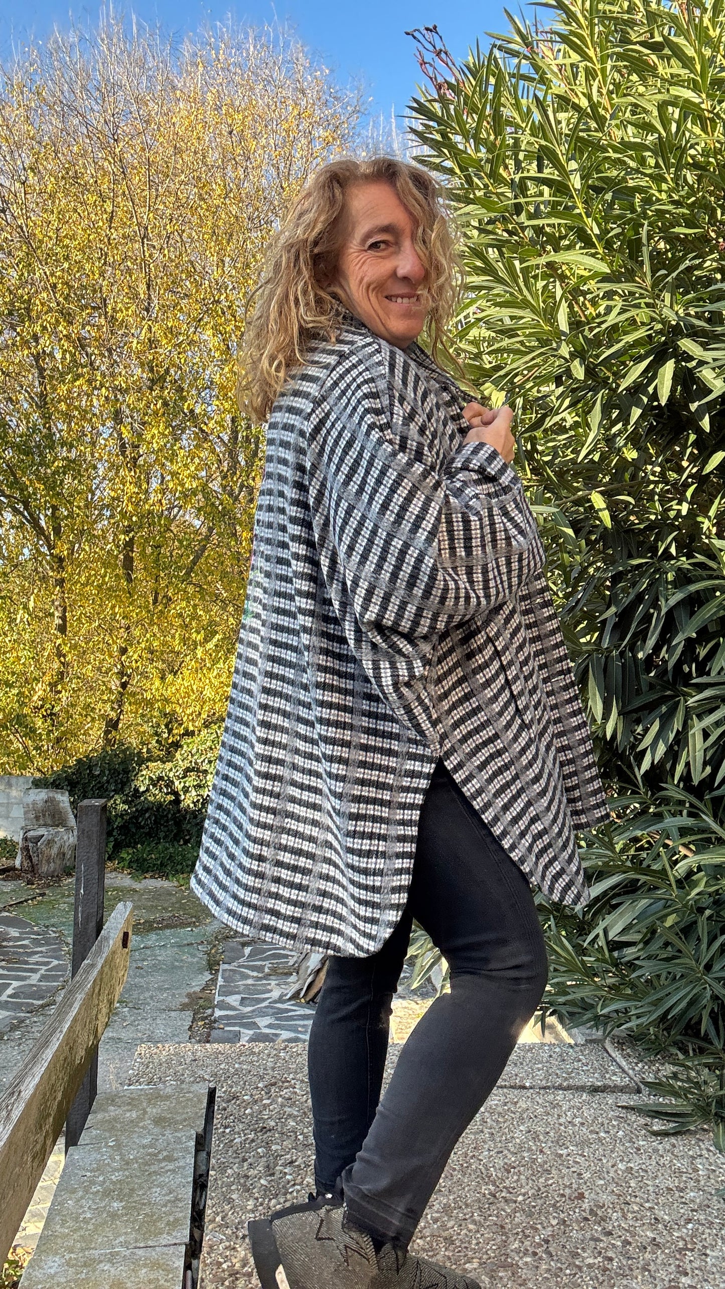 Abrigo oversize cuadros gris