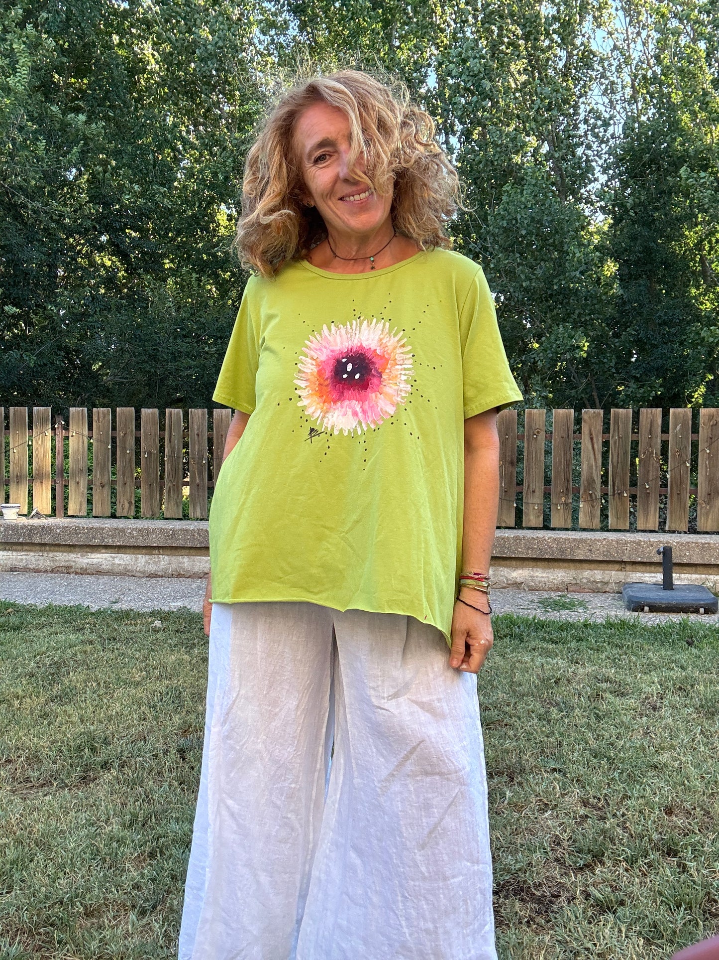 Camiseta asimétrica pistacho